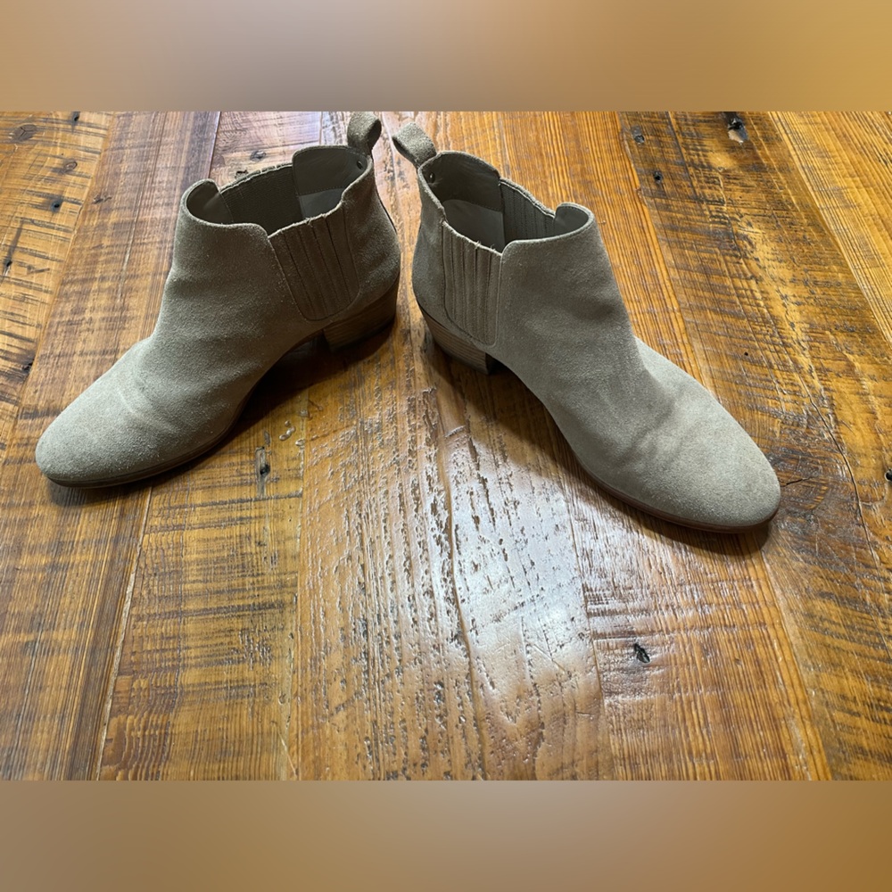 Michael Kors Shaw Suede Chelsea Ankle Boot Size 9 - Picture 3 of 13